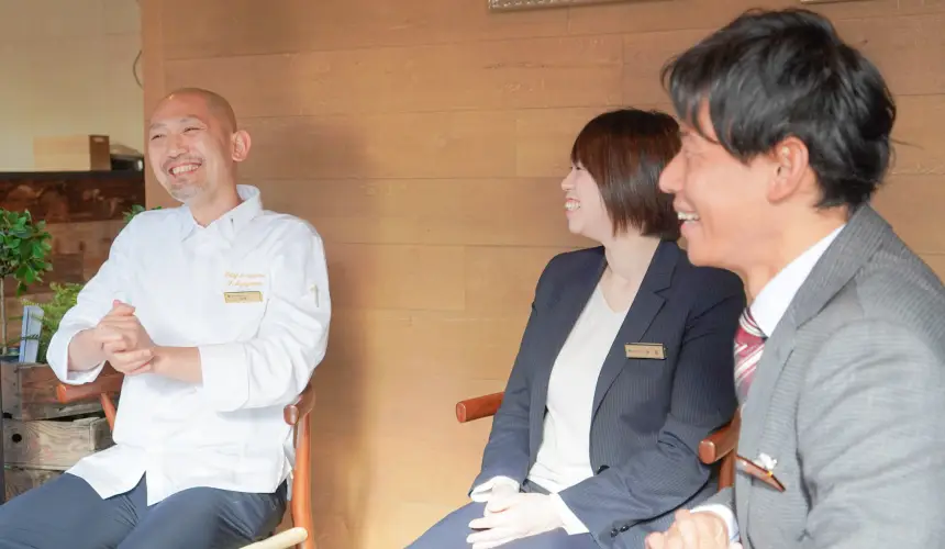 画像:コミュニケーションをとるスタッフ イメージ